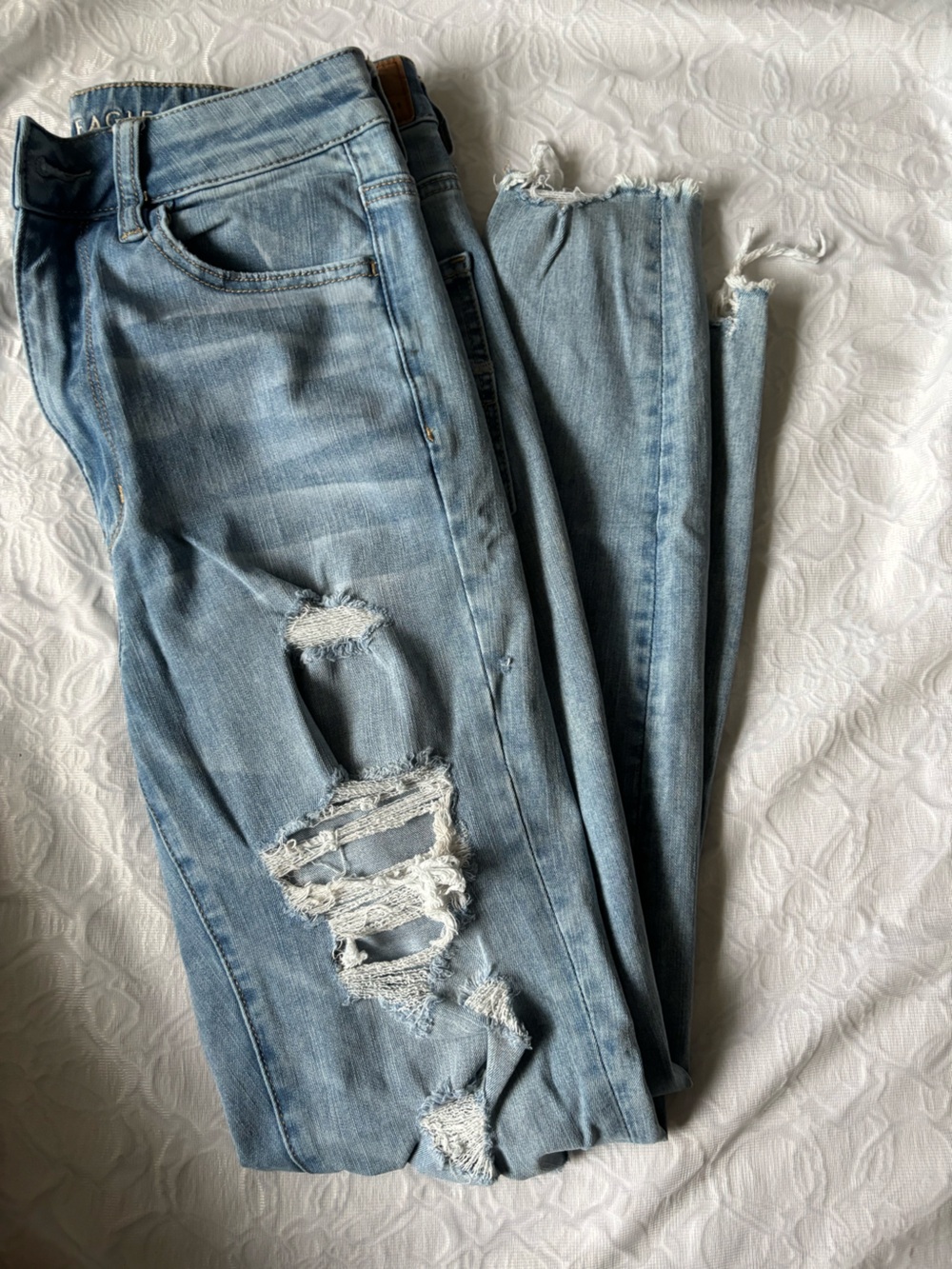 American Eagle Outfitters Light Blue Distressed Women’s Jeans